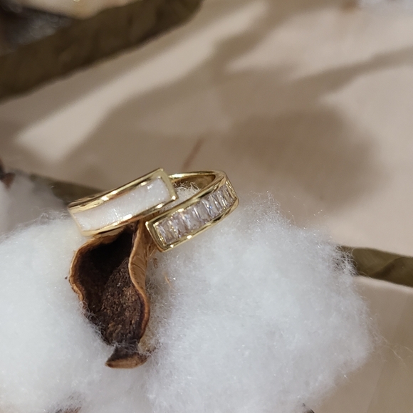 🎉🎉NEW🎉🎉 GORGEOUS!! Adjustable White Enamel And CZ Baguettes Claw Ring - Picture 12 of 16